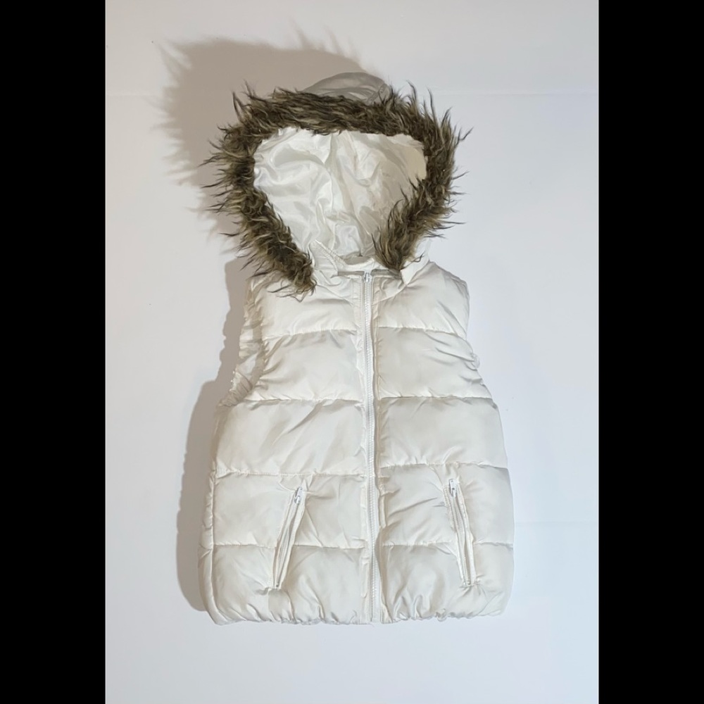 JUSTICE GIRLS PUFFER VEST WITH FUR HOOD SIZE 12